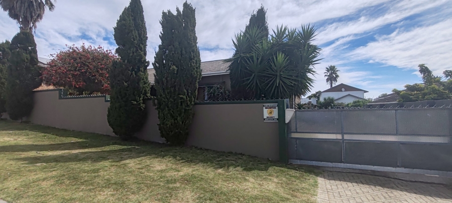 3 Bedroom Property for Sale in Heiderand Western Cape
